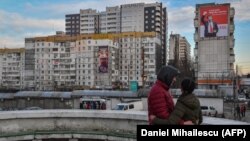 Շենքեր Քիշնևում, որոնց վրա փակցված են թեկնածուների նախընտրական պաստառները, 13 փետրվարի, 2019թ․