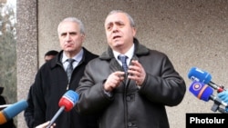 Armenia -- The presidential candidate Hrant Bagratian meets the residents of Upper Artashat village in Ararart province starting campaign, 21Jan, 2012