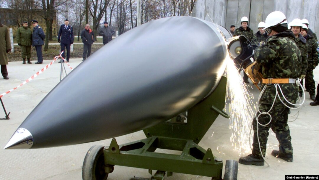 Reducerea arsenalelor nucleare este doar o aparență: cele nouă puteri nucleare continuă modernizarea lor.