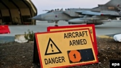ფოტო არქივიდან. დიდი ბრიტანეთის არმიის თვითმფრინავი Tornado GR4 კვიროსზე, აკროტირის სამხედრო ბაზაზე 