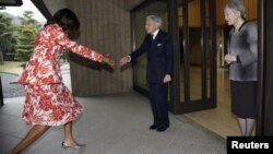 Император Акихито и принцесса Мичико принимают первую леди США Мишель Обаму