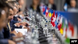 Az ukrajnai békéről szóló, június 15–16-i csúcstalálkozó plenáris ülése a svájci Bürgenstockban több mint kilencven ország részvételével