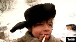 Редкий россиянин не попробовал сигареты уже к 14 годам