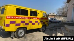 Медпункт ауылындағы жедел жәрдем көлігі. Жамбыл облысы, 28 наурыз 2020 жыл.