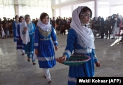 Expoziție de modă tradițională la Kabul înainte ca Talibanii să revină la putere.