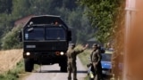 Польские военнослужащие возле места, куда упал российский беспилотник
