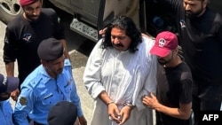 د اسلام اباد پولیس علي وزیر عدالت ته د وړاندې کېدو لپاره روان کړی دی - انځور له ارشیفه