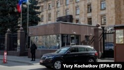 Посольство Росії в Празі (на фото) мусили залишити 18 дипломатів-розвідників, тепер залишать іще понад 60 працівників