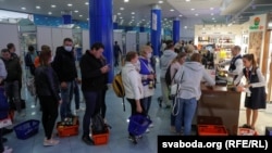 Крама бязмытнага гандлю ў Нацыянальным аэрапорце Менск. Ілюстрацыйнае фота