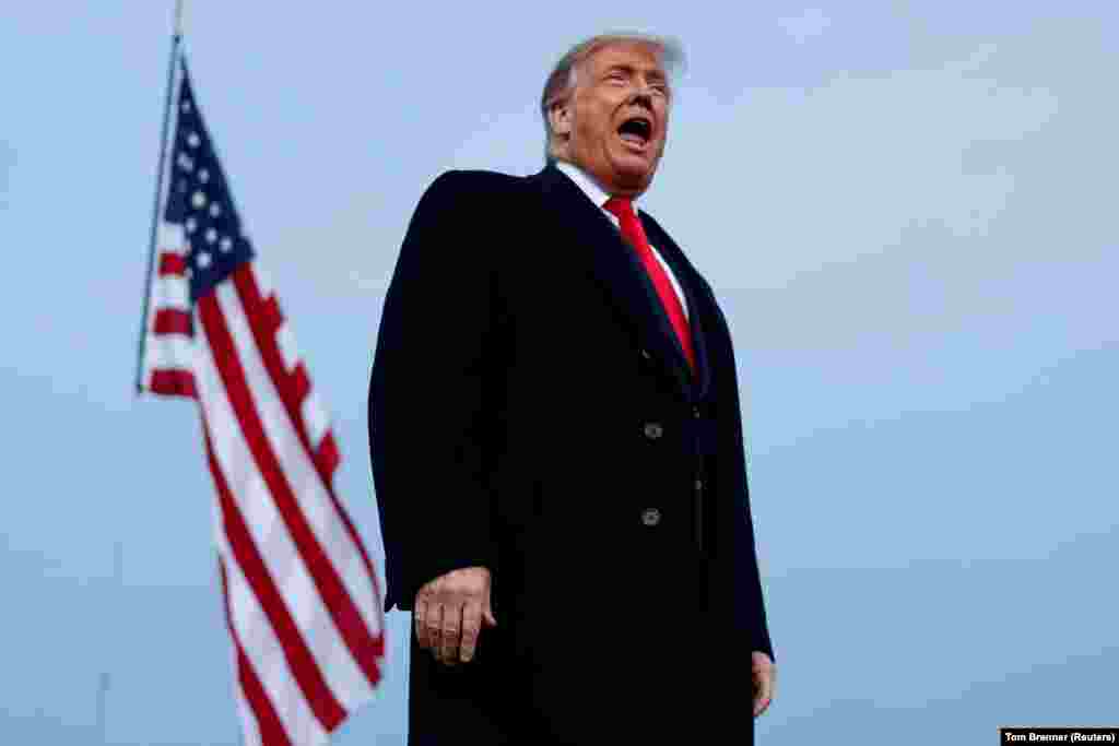 САД - Претседателот на САД, Доналд Трамп, повторно одби да се обврзе на мирен трансфер на власта доколку ги загуби претседателските избори на 3 ноември.
