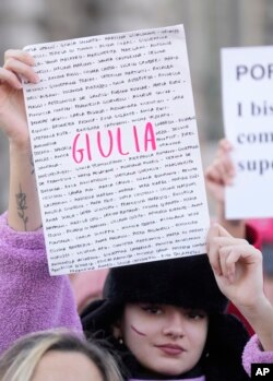 Lista cu numele victimelor feminicidului, Milano, Italia, 25 noiembrie 2023