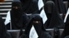 امر به معروف و نهی از منکر طالبان: از ورود زنان بی‌حجاب به اداره‌ها جلوگیری کنید