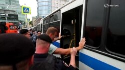 Задержание Навального на акции в поддержку Голунова