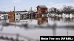 Shtëpi të goditura nga vërshimet në Fushë-Kosovë, 6 janar.