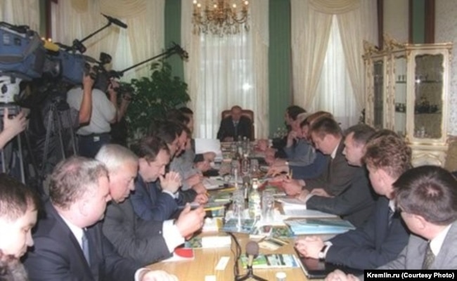 Takimi i punës i Putinit me krerët e rajoneve brenda Distriktit Federal Veriperëndimor, 2000