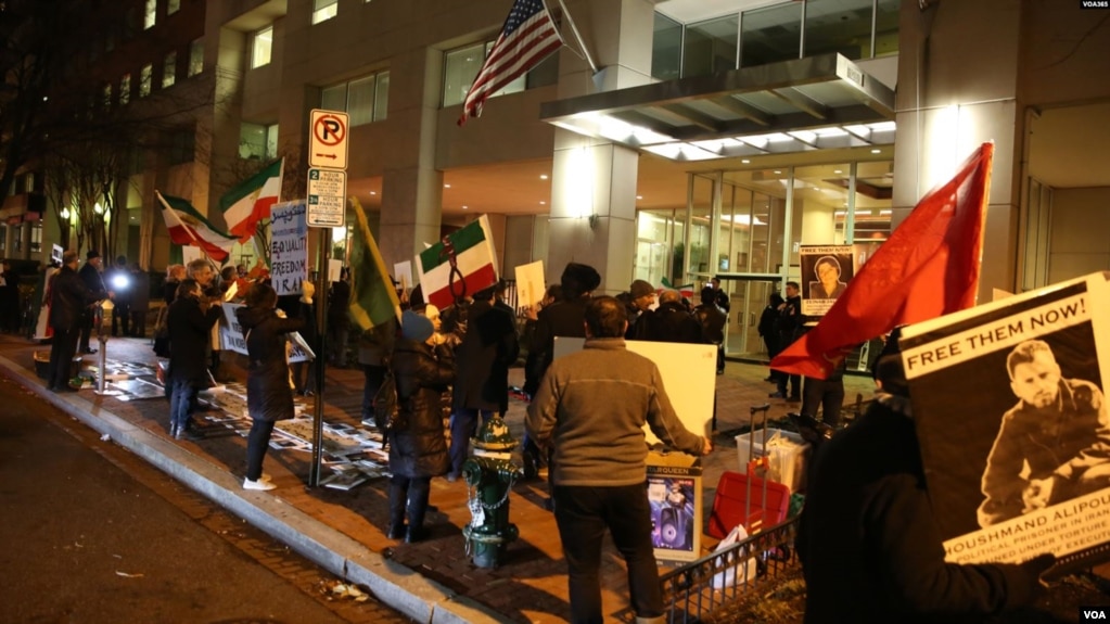 معترضان در برابر سفارت پاکستان در واشینگتن به عنوان حافظ منافع جمهوری اسلامی تجمع کرده بودند