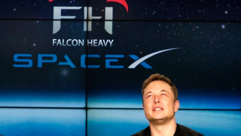 SpaceX regjistron pasagjerin e parë privat për në Hënë