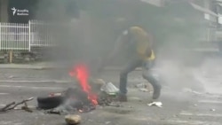 Neft ölkəsində müxalifət barrikada qurur, yolları kəsir