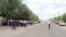 Жол тосууга чыккандарга жол берилбеди, Ош, 21-май, 2014.