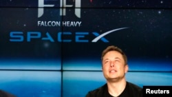 США – засновник SpaceX Ілон Маск під час прес-конференції після запуску Falcon Heavy 