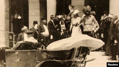 Брюнетка жезөкше Наташа Питермен жыныстық қатынас Екатерина секс