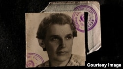 Fotografija Diane Budisavljević iz pasoša 1945. godine 
