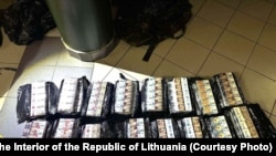 Кантрабандныя цыгарэты зь Беларусі. Архіўнае фота