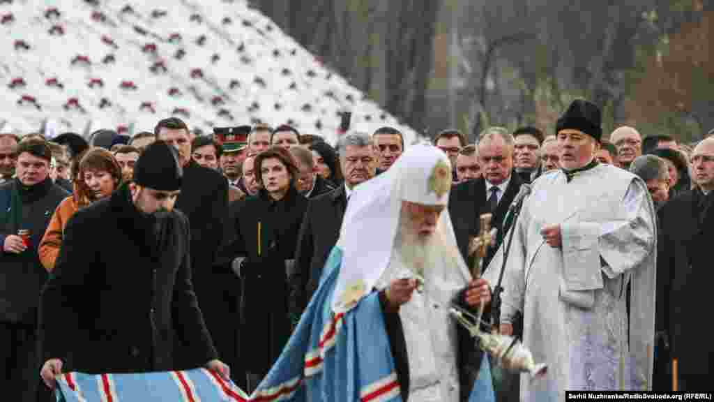 Традиційна панахида за померлими від голоду за участю очільників українських церков