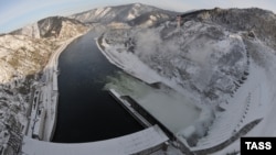 Крупнейшая ГЭС России - Саяно-Шушенская