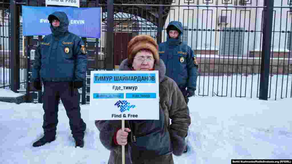 «Акція називається «Хто проливає світло на розслідування випадків насильницьких зникнень». Йдеться про адвокатів і активістів, які йдуть на ризик, залишаються практично єдиними людьми, які мають інструменти, щоб отримувати нову інформацію і просувати розслідування насильницьких зникнень», – пояснив Савченко