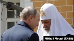Президент России Владимир Путин и патриарх Московский и всея Руси Кирилл (архивный снимок)