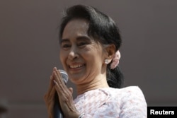 Аун Сан Су Чжи после объявления первых результатов выборов. Янгон, 9 ноября