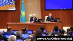 Нурсултан Назарбаев в бытность президентом Казахстана и спикер мажилиса Нурлан Нигматулин. Астана, 25 февраля 2019 года
