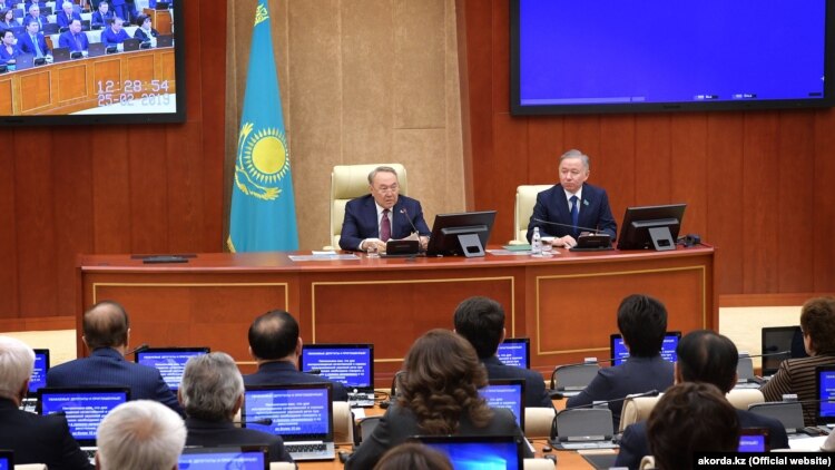 Нурсултан Назарбаев в бытность президентом Казахстана и спикер мажилиса Нурлан Нигматулин. Астана, 25 февраля 2019 года