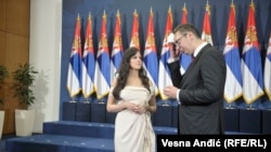 Predsednik Srbije Aleksandar Vučić sa suprugom Tamarom na ceremoniji inauguracije u Palati Srbija u Beogradu, 23. juna 2017.