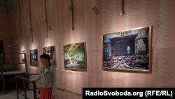 Художників із різних країн запросили протягом місяця пожити у Донецьку та втілити побачене у фотороботах