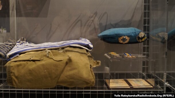 Речі загиблого десантника Антона Жукова в експозиції музею