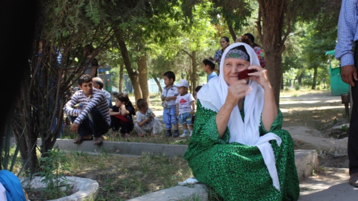 Сколько русских проживает в таджикистане. Жизнь в Таджикистане. Пенсионеры Таджикистана. Таджикистан уровень жизни. Старики Таджикистана.