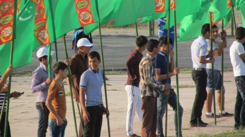 'Ýaşlar gazabyny bir-birinden çykarýarlar'. Aşgabatda ýene-de köçe urşy boldy