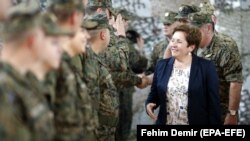 Marina Pendeš sa snagama BiH koje učestvuju u misiji NATO u Afganistanu