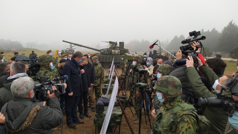 Vučić se zahvalio Rusiji zbog donacije tenkova