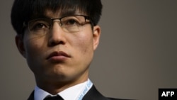 Шин Донг-Хук, Солтүстік Корея түрмесінен қашып шыққан жігіт. Женева, 19 ақпан 2013 жыл