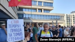 Transparent na protestu zbog hapšenja studenta uoči protesta u Beogradu, 26. jun 2025.