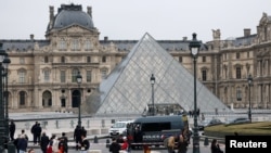 პარიზის ლუვრის ერთ-ერთი დარბაზი 19 ოქტომბერს გაძარცვეს