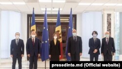 Președinta R. Moldova, Maia Sandu, și delegația română în frunte cu ministrul de externe Bogdan Aurescu (al doilea din dreapta)