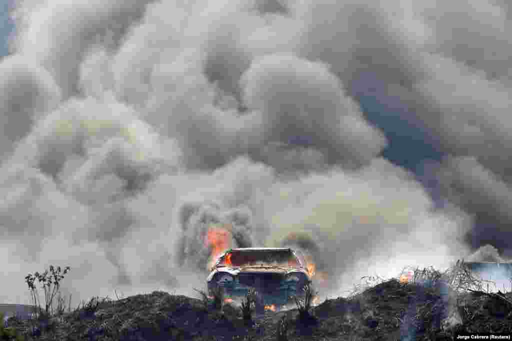 Smoke billows from burning cars during a fire at an impounded-vehicle facility in Honduras. (Reuters/Jorge Cabrera)