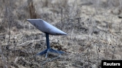 Сателитен терминал „Старлинк“ близо до линията на фронта. Снимката е от 2023 г.