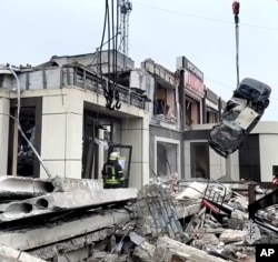 Уничтоженное в результате атаки ВСУ помещение в Лисичанске. Украина, февраль 2024 года