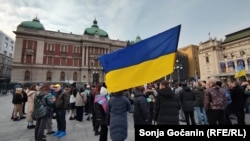 Okupljeni na skupu povodom treće godišnjice rata u Ukrajini, Beograd, Srbija, 24. februar 2025.