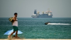 Teretni brod kod obaje Dubaija, 20. april 2026.